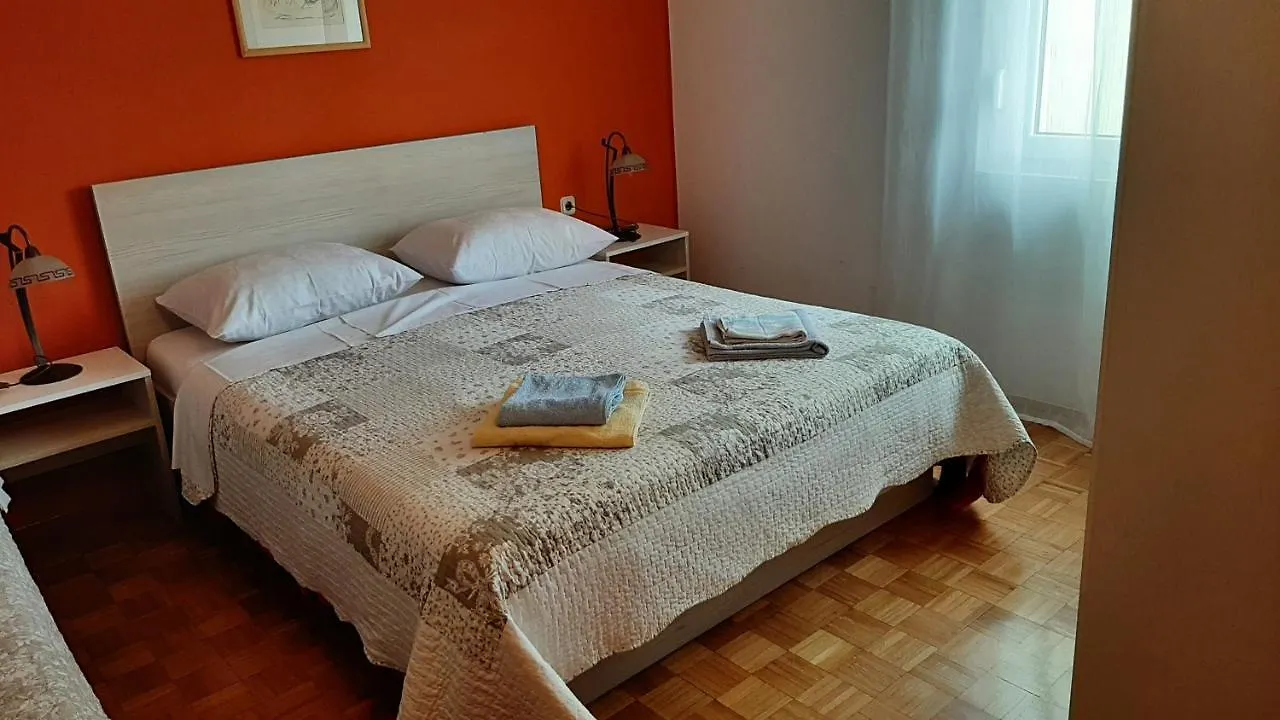 Rooms Neda Rab Town