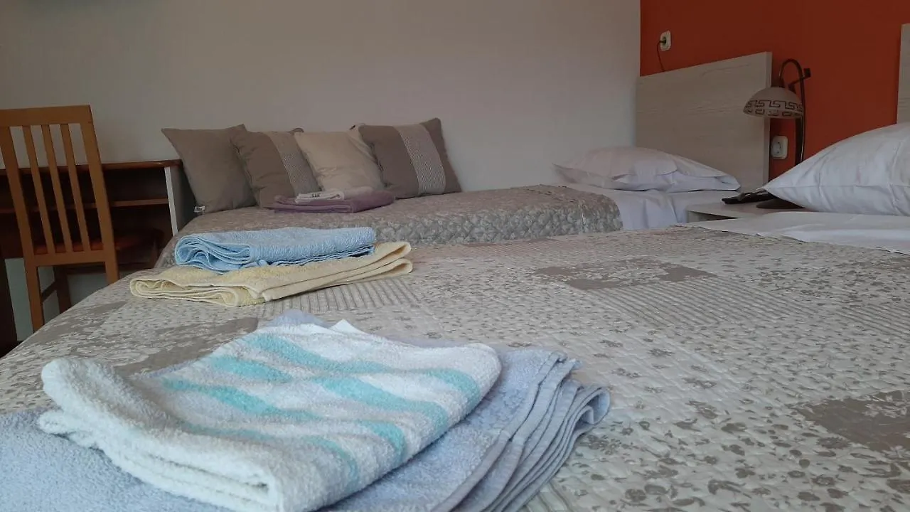 Rooms Neda Rab Town