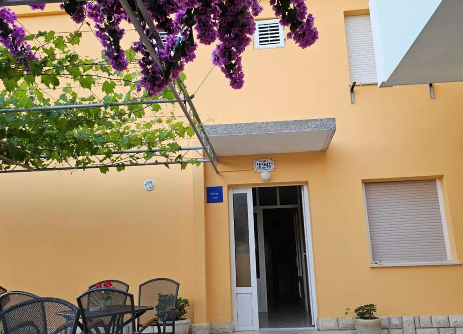 Rooms Neda Rab Town
