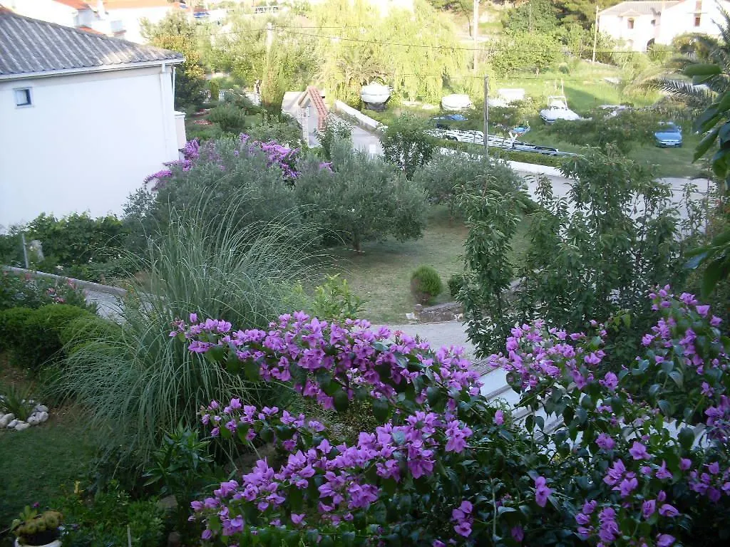 Rooms Neda Rab Town 3*,