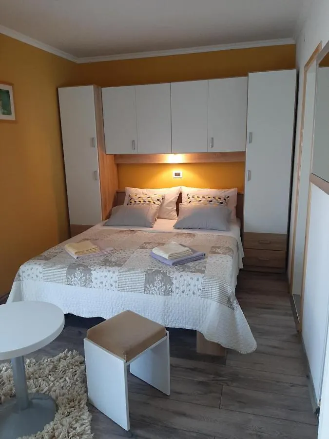 Rooms Neda Rab Town 3*,