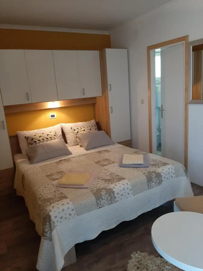 Rooms Neda Rab Town Affittacamere